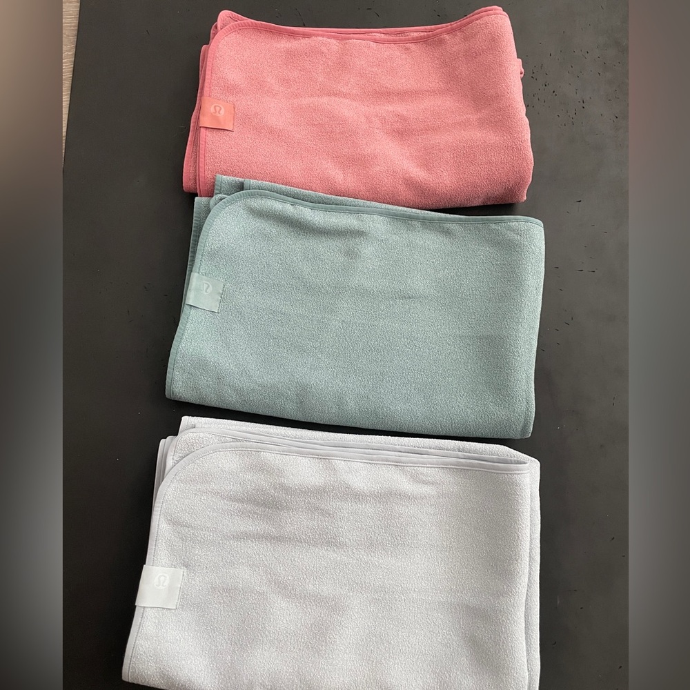 LULULEMON yoga mat towel with grip 3 colors